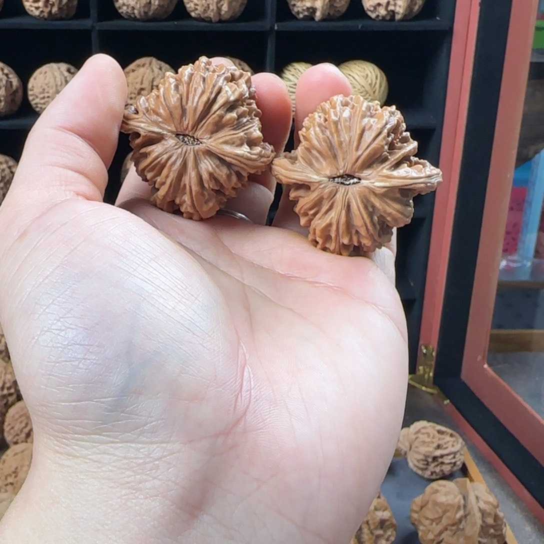 鸦***梦桃核吊坠全品四座楼26441