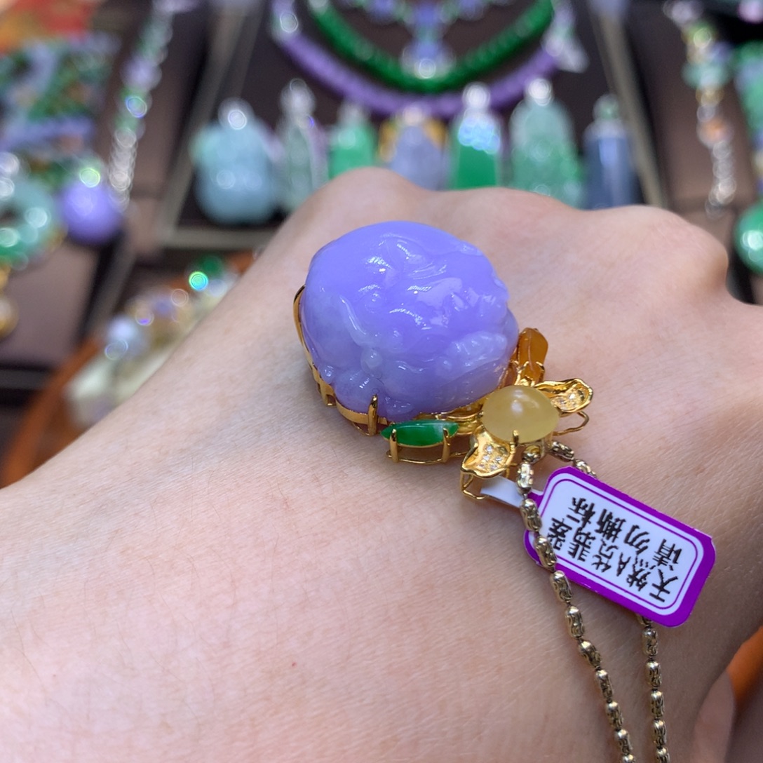 翡翠18K金镶嵌颈饰