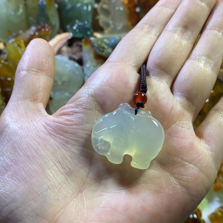 蛇纹石玉未镶嵌颈饰