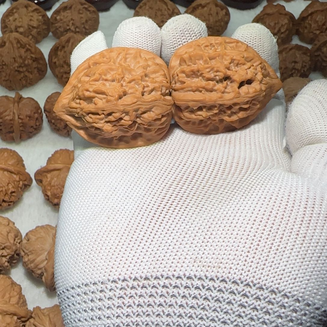 ****文玩核桃吊坠鸡心