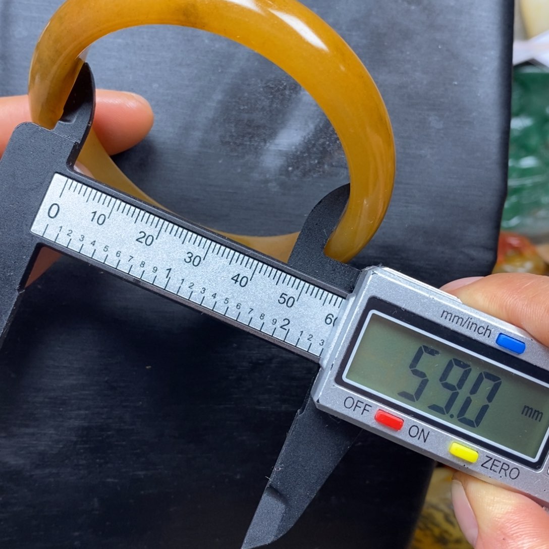 石英质玉（黄龙玉）颈饰未镶嵌