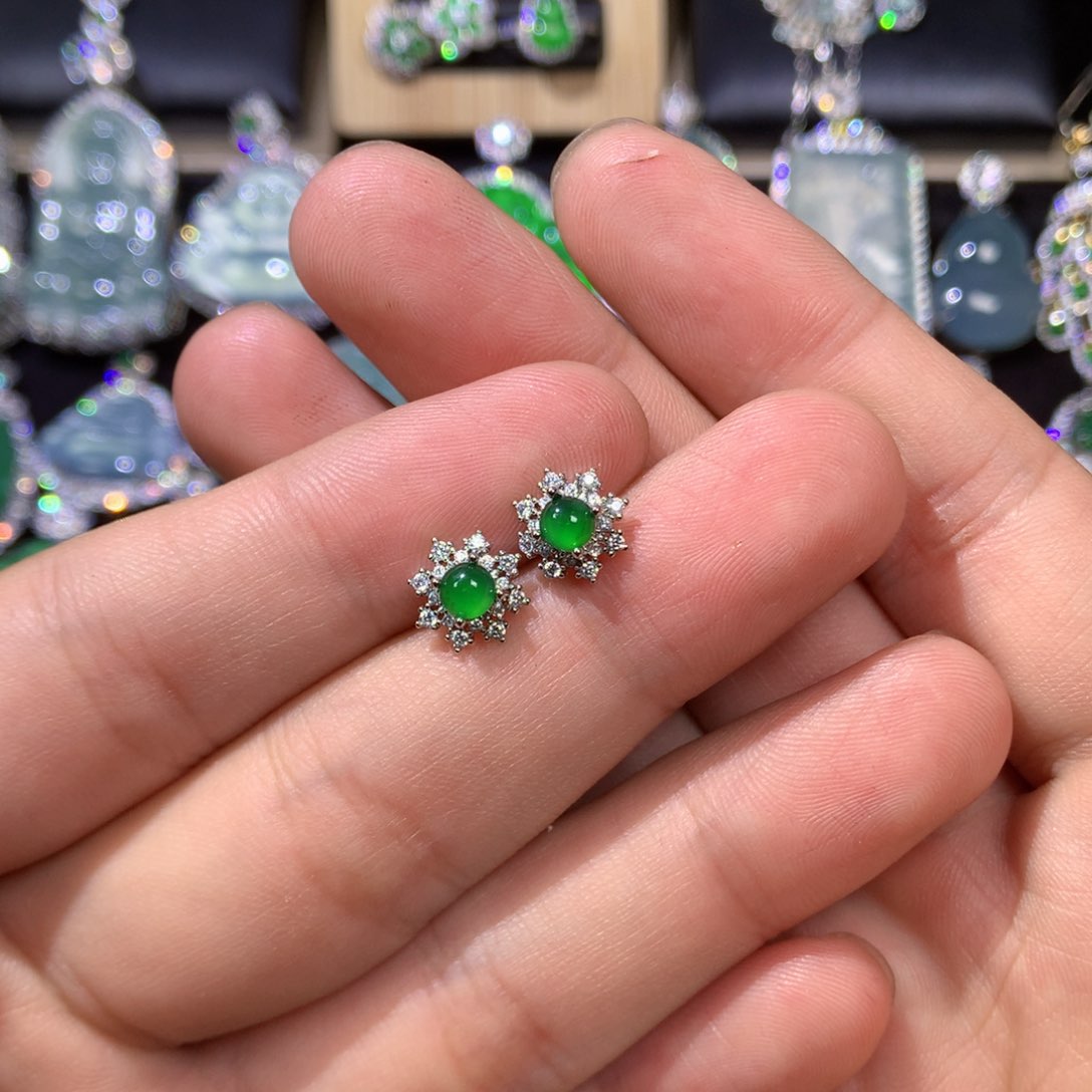 翡翠未镶嵌吊坠(赠链)