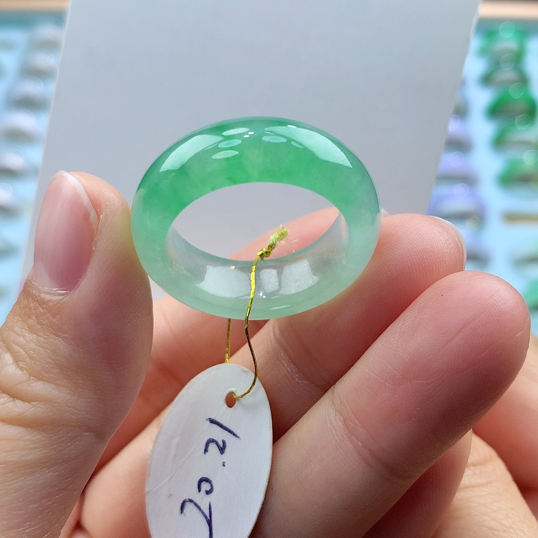 翡翠戒指未镶嵌21圈 