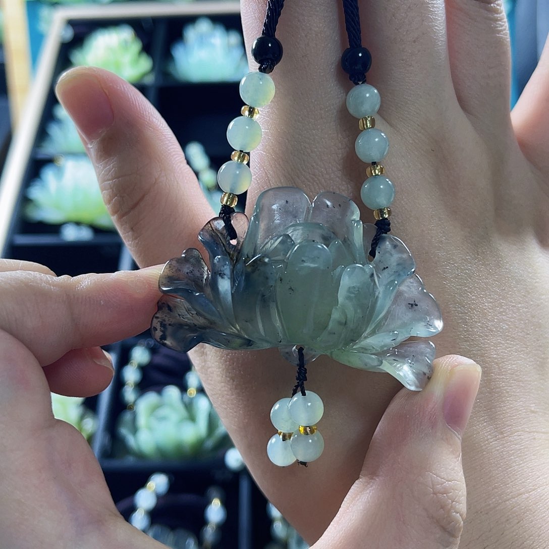 蛇纹石玉颈饰合金