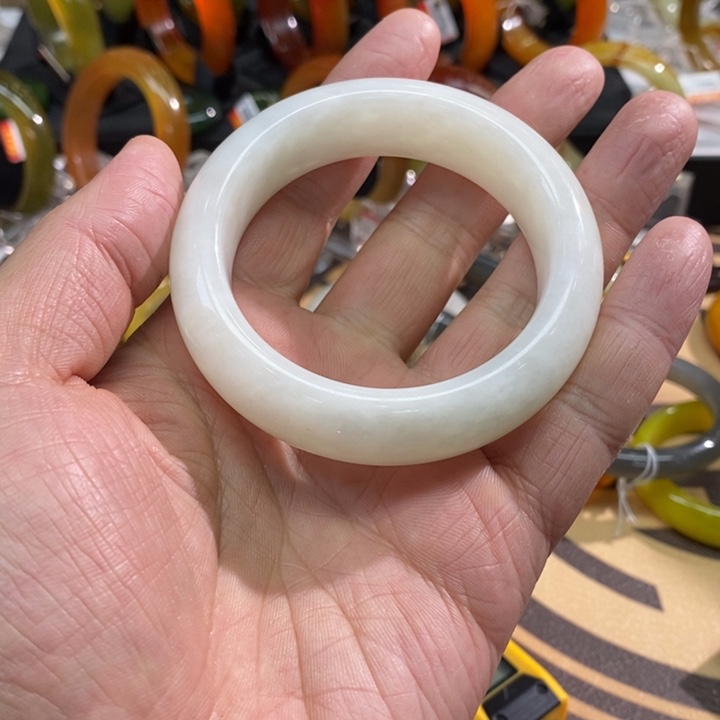 透闪石-蛇纹石玉未镶嵌手镯