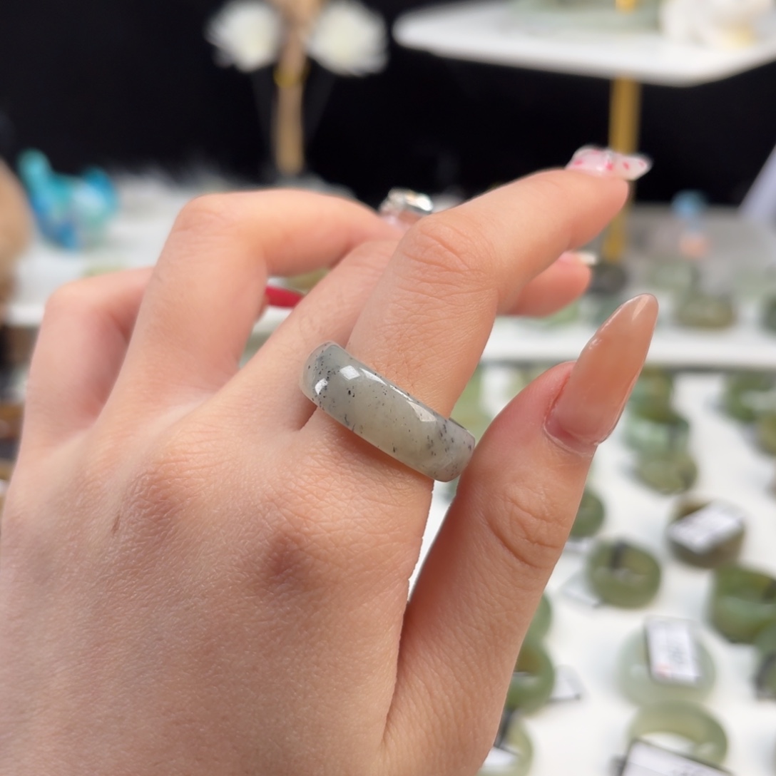 和田玉未镶嵌戒指o92芝麻糊轮胎19.3