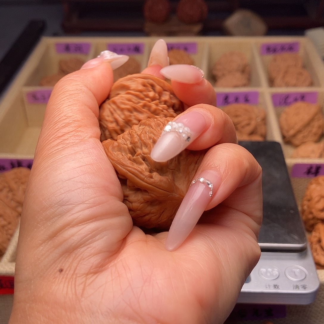 ****雷文玩核桃把件莲花