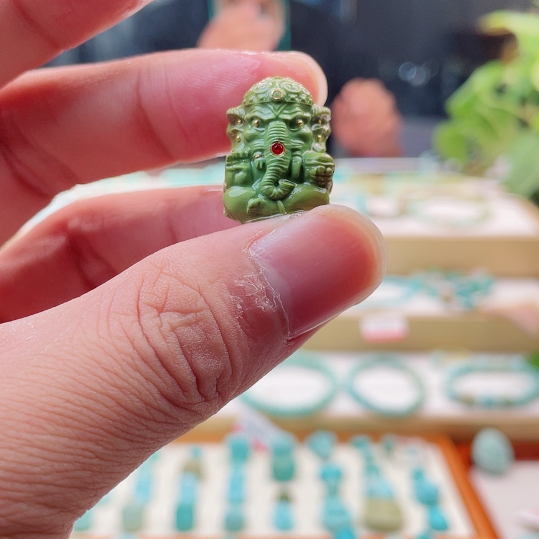 未镶嵌绿松石珠宝奇石