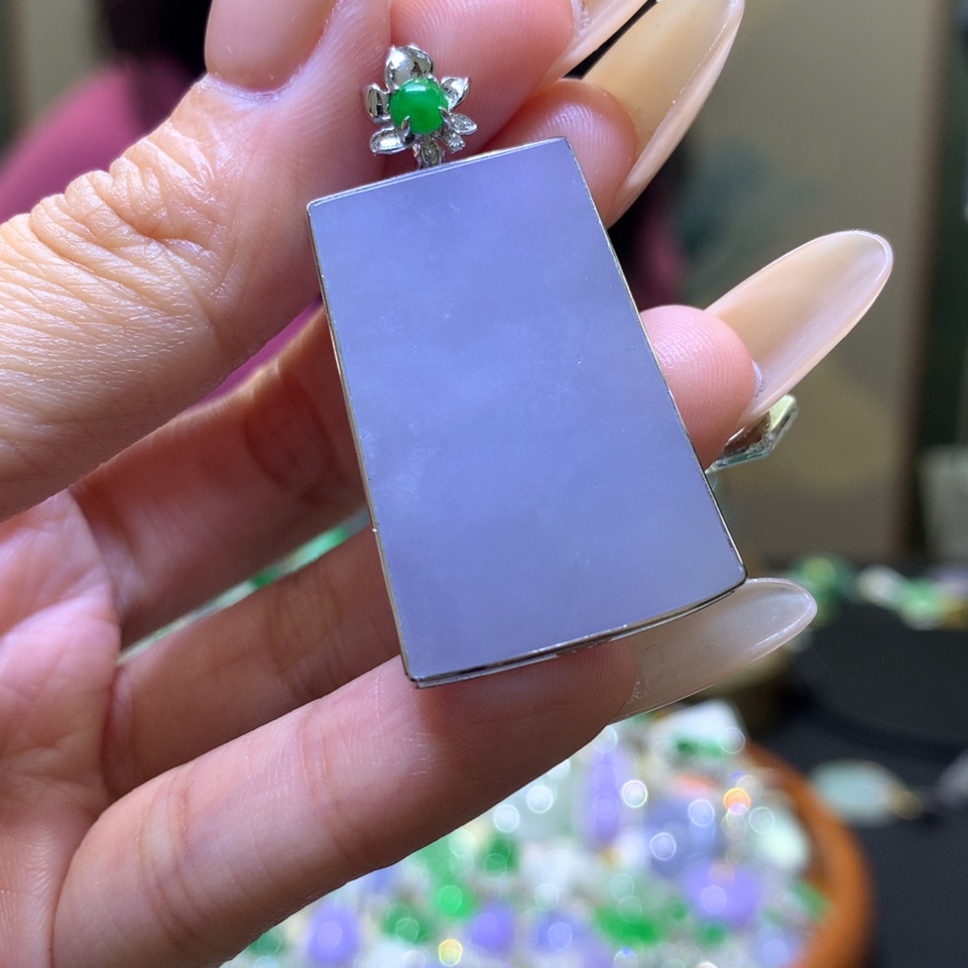 颈饰18K金镶嵌翡翠