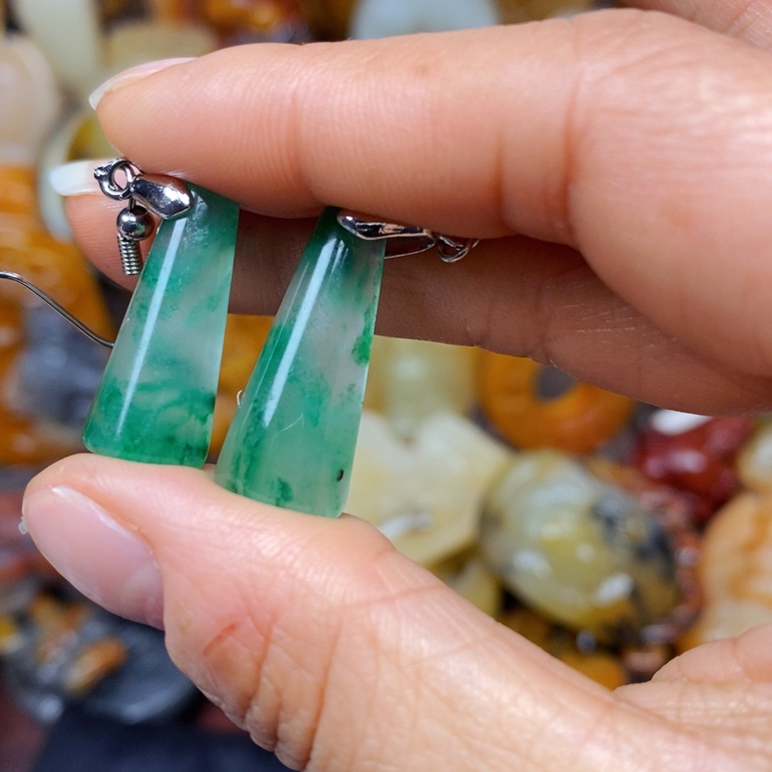 石英质玉（黄龙玉）颈饰未镶嵌