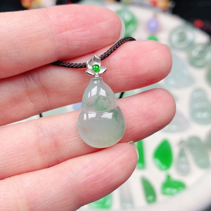 颈饰18K金镶嵌翡翠缅甸天然A货翡翠