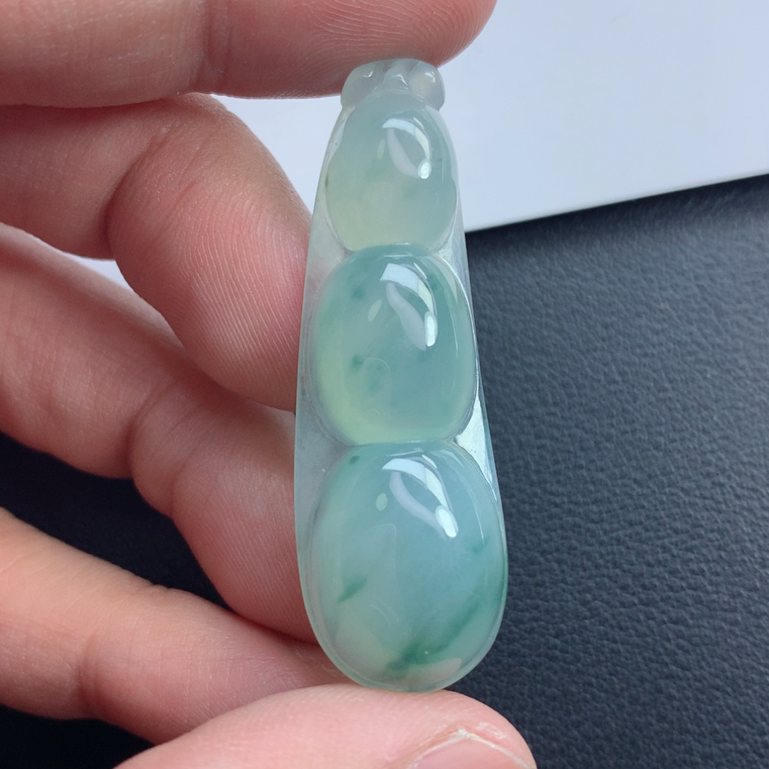 翡翠颈饰未镶嵌福豆