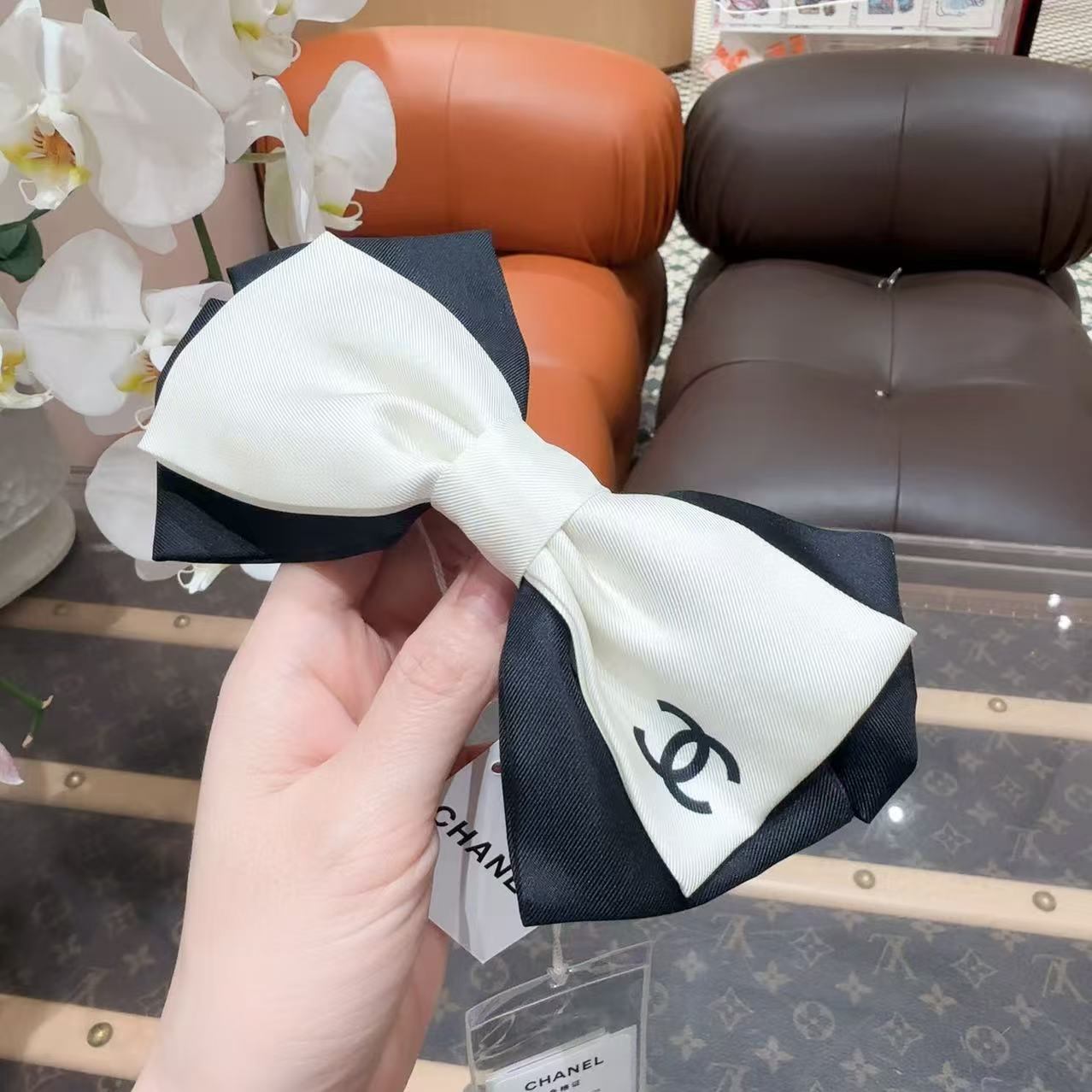 全新未使用 Chanel/香奈儿 24A高级手工坊 系列 黑白拼色蝴蝶发夹