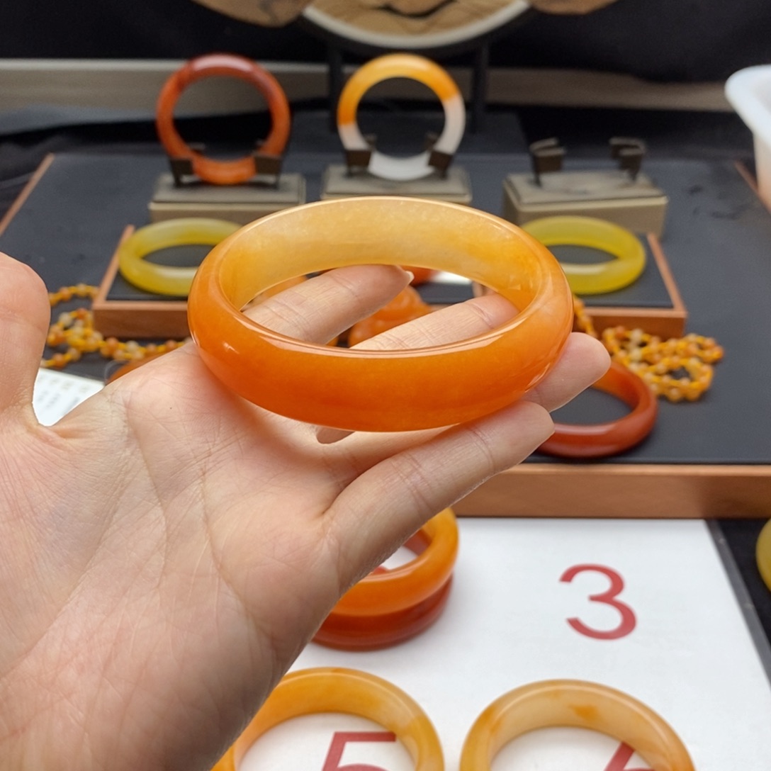 石英质玉（黄龙玉）手镯未镶嵌超*