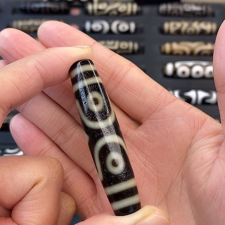 V***.玛瑙/玉髓未镶嵌颈饰