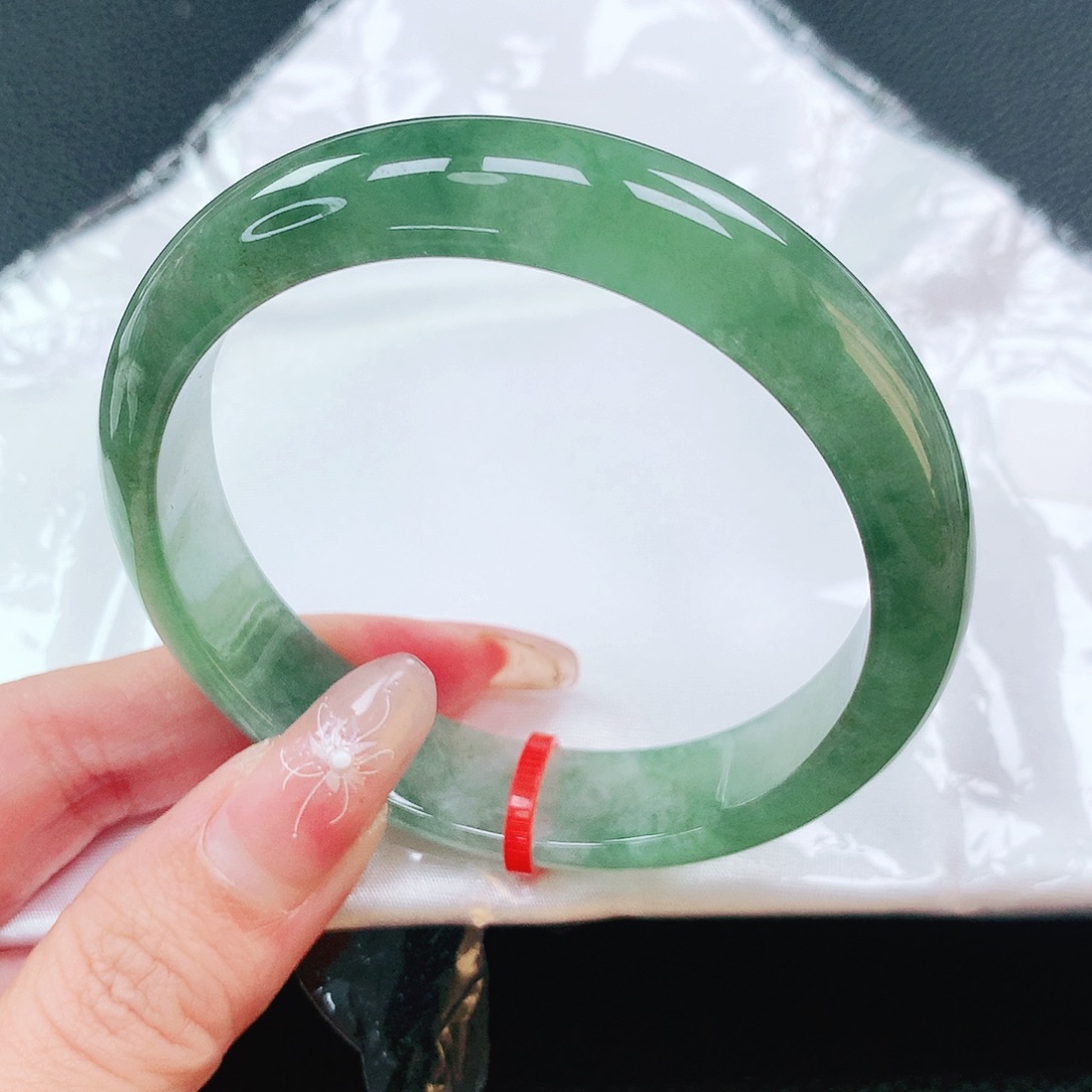 翡翠手镯未镶嵌57圈