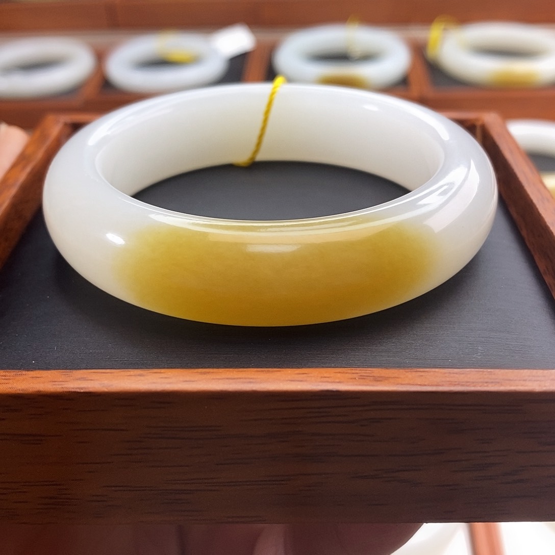 和田玉（糖玉）手镯未镶嵌