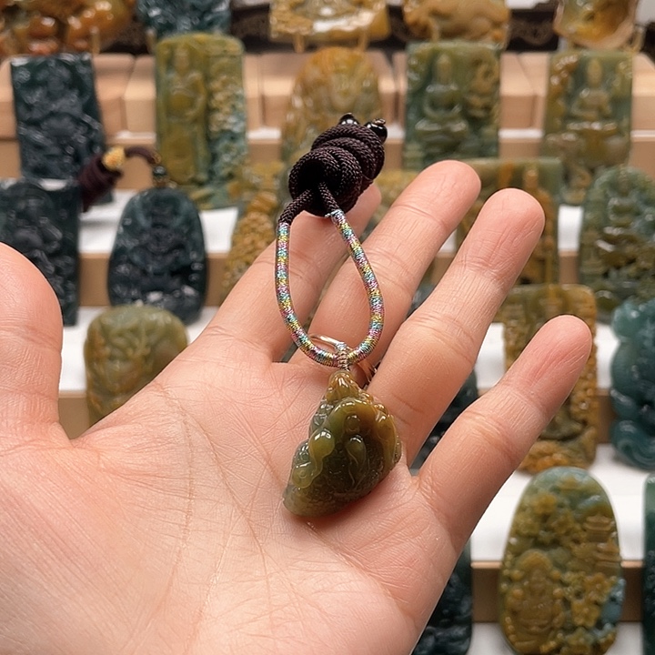 翡翠颈饰未镶嵌天然翡翠A货三脚