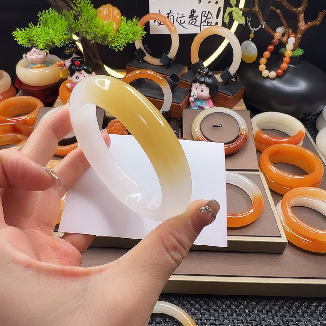 七***-石英质玉（黄龙玉）未镶嵌手镯