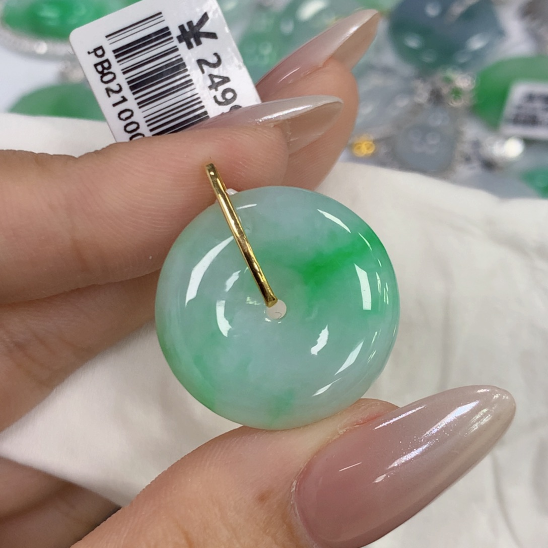 颈饰18K金镶嵌翡翠温*妮