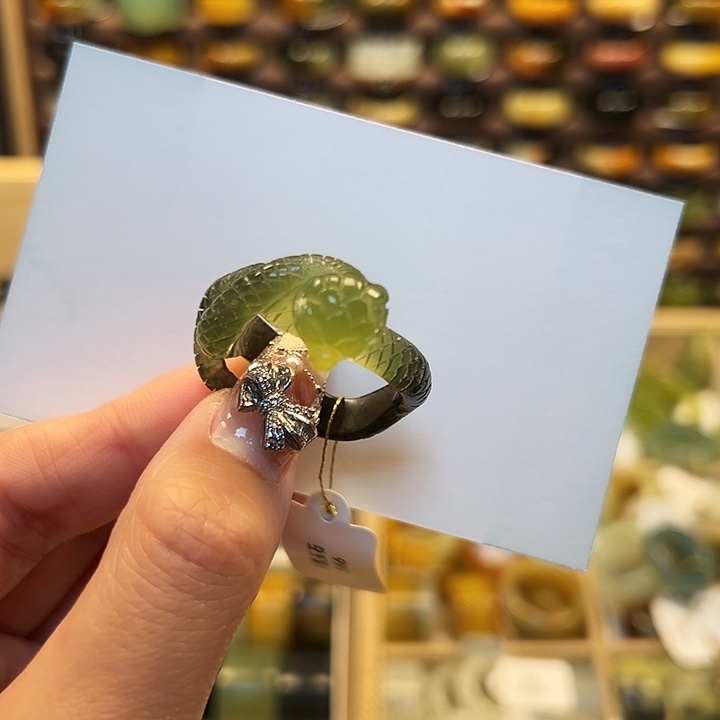 蛇纹石玉戒指未镶嵌