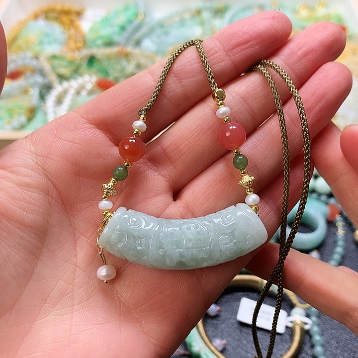 翡翠颈饰未镶嵌吊坠