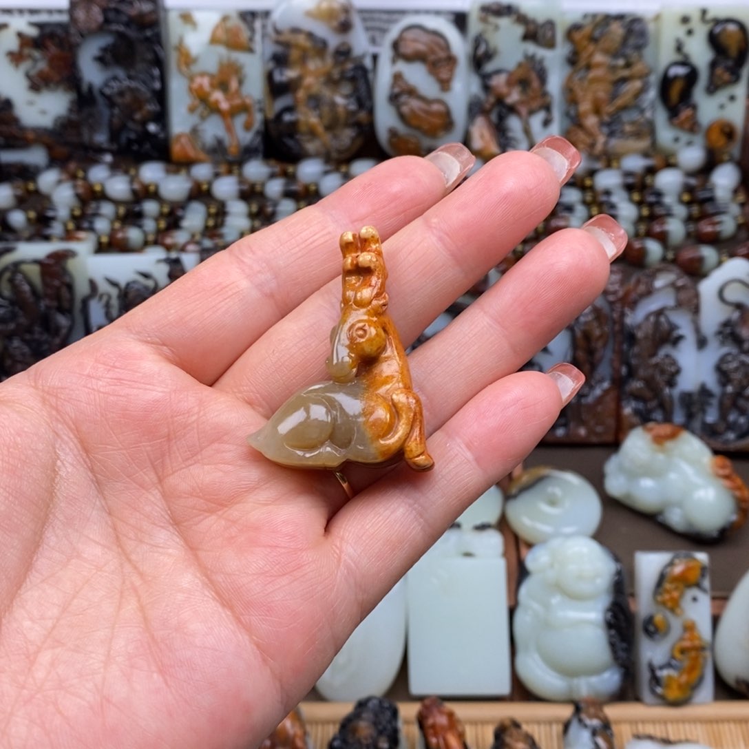 颈饰未镶嵌和田玉