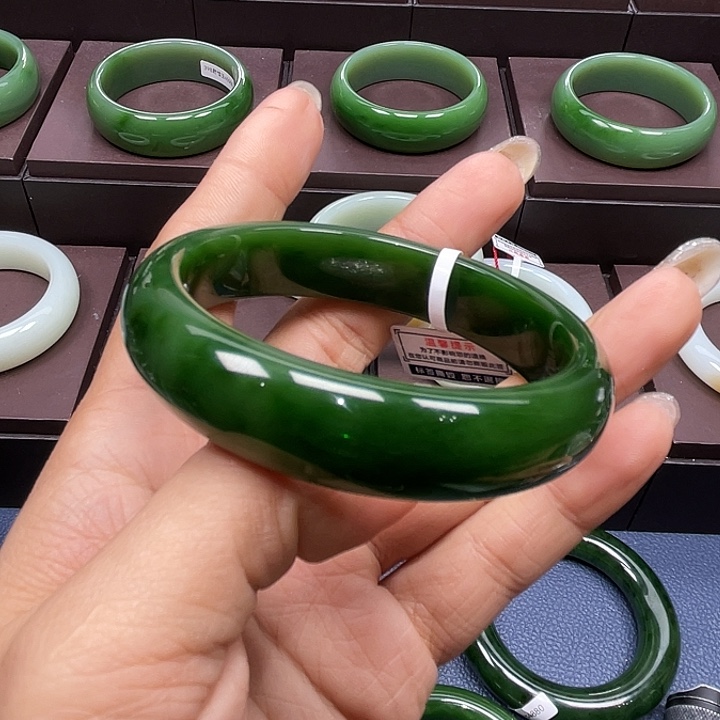 和田玉（碧玉）未镶嵌手镯