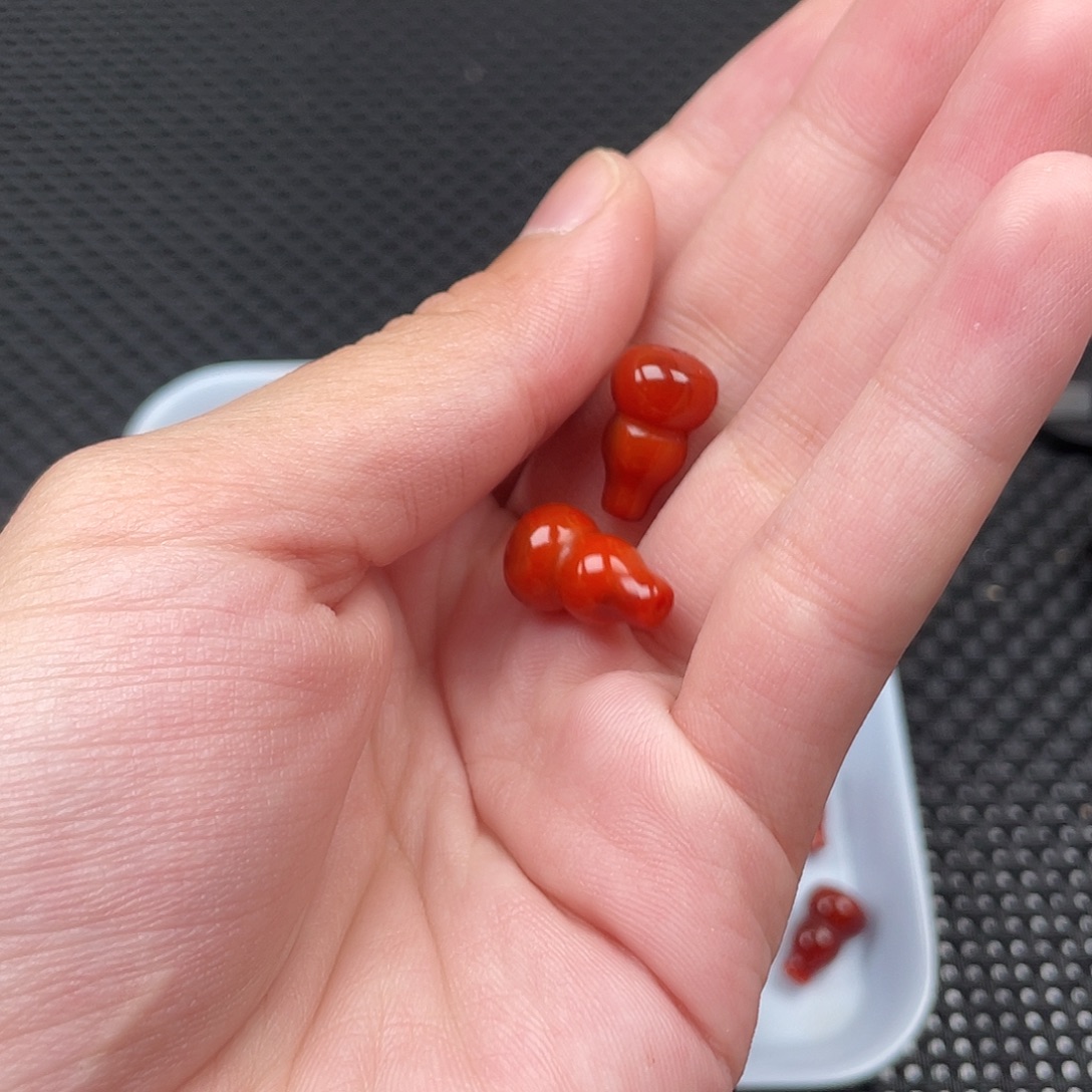 未镶嵌10*17柿子红三通一颗南红玛瑙