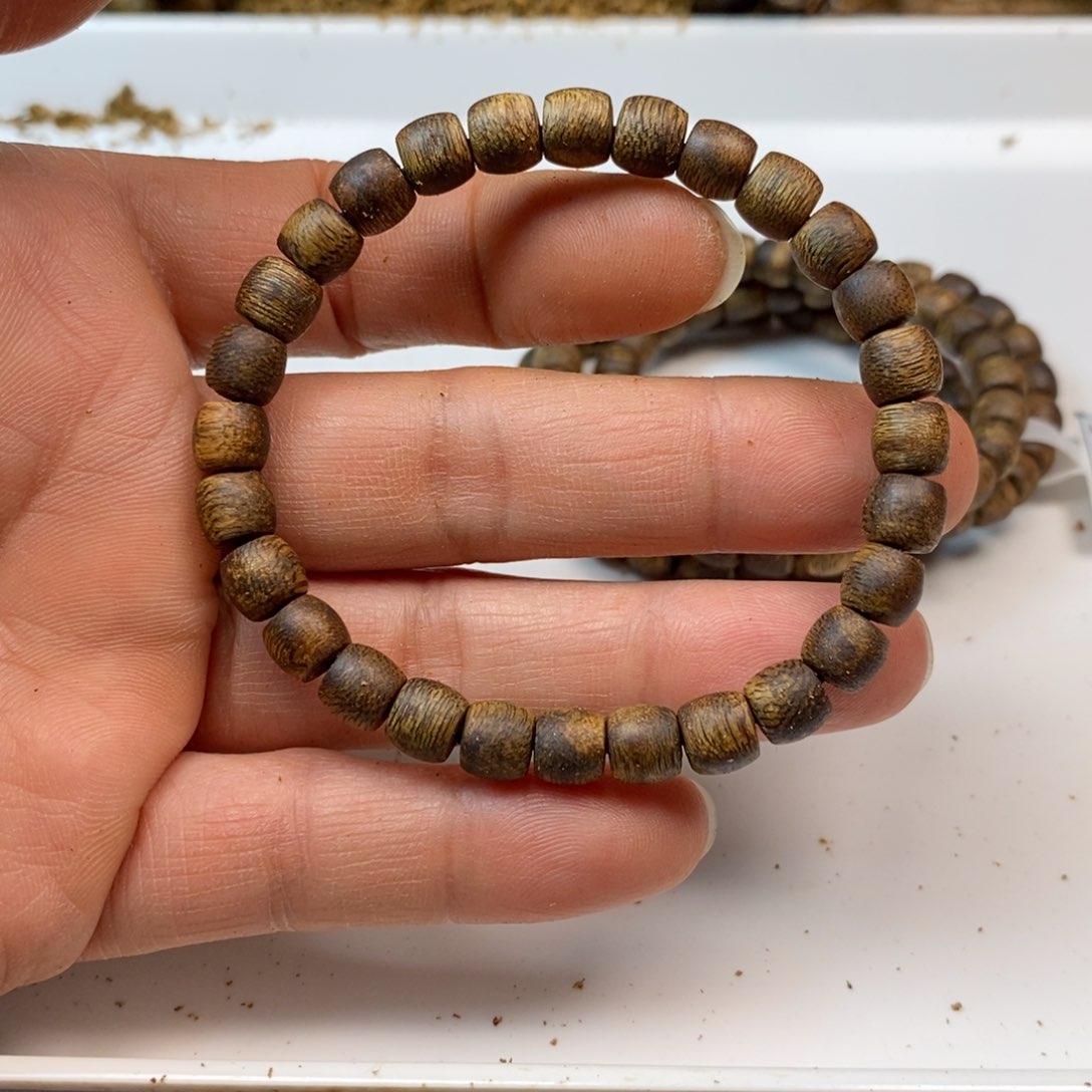 沉香手串绿棋楠规格0.7多样性发货