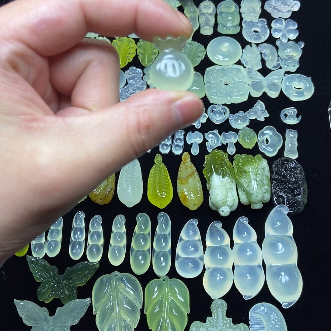 蛇纹石玉未镶嵌颈饰