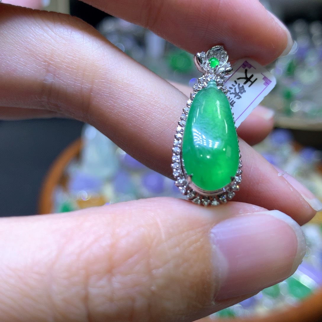 【闪购商品】翡翠颈饰18K金镶嵌翡翠吊坠项链