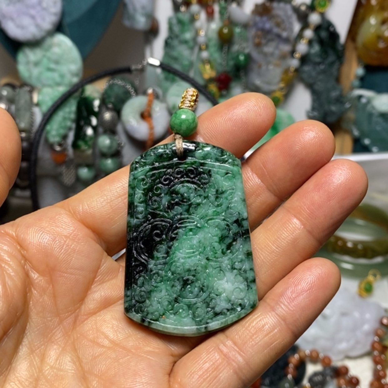 【闪购商品】翡翠吊坠(赠链)未镶嵌