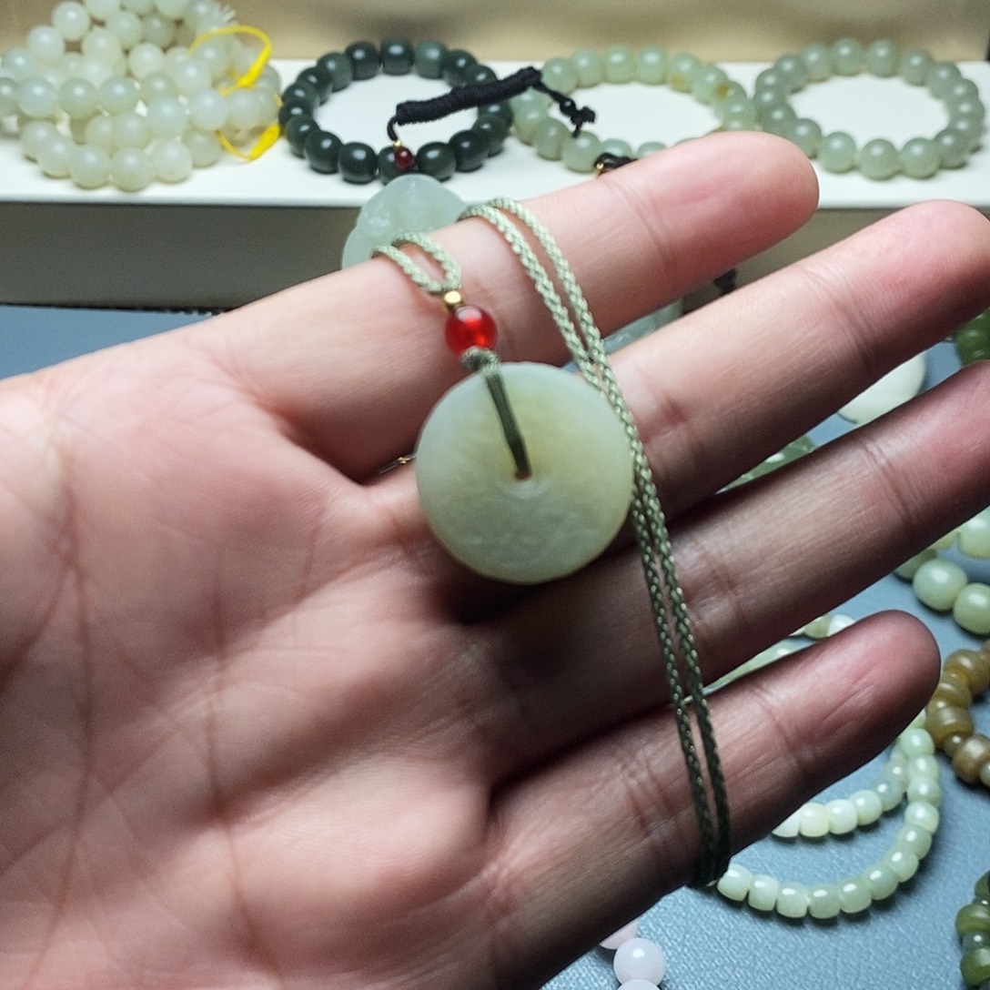 和田玉（糖玉）未镶嵌颈饰