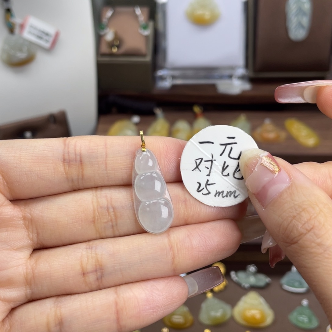 翡翠颈饰未镶嵌翡翠3.5厚装