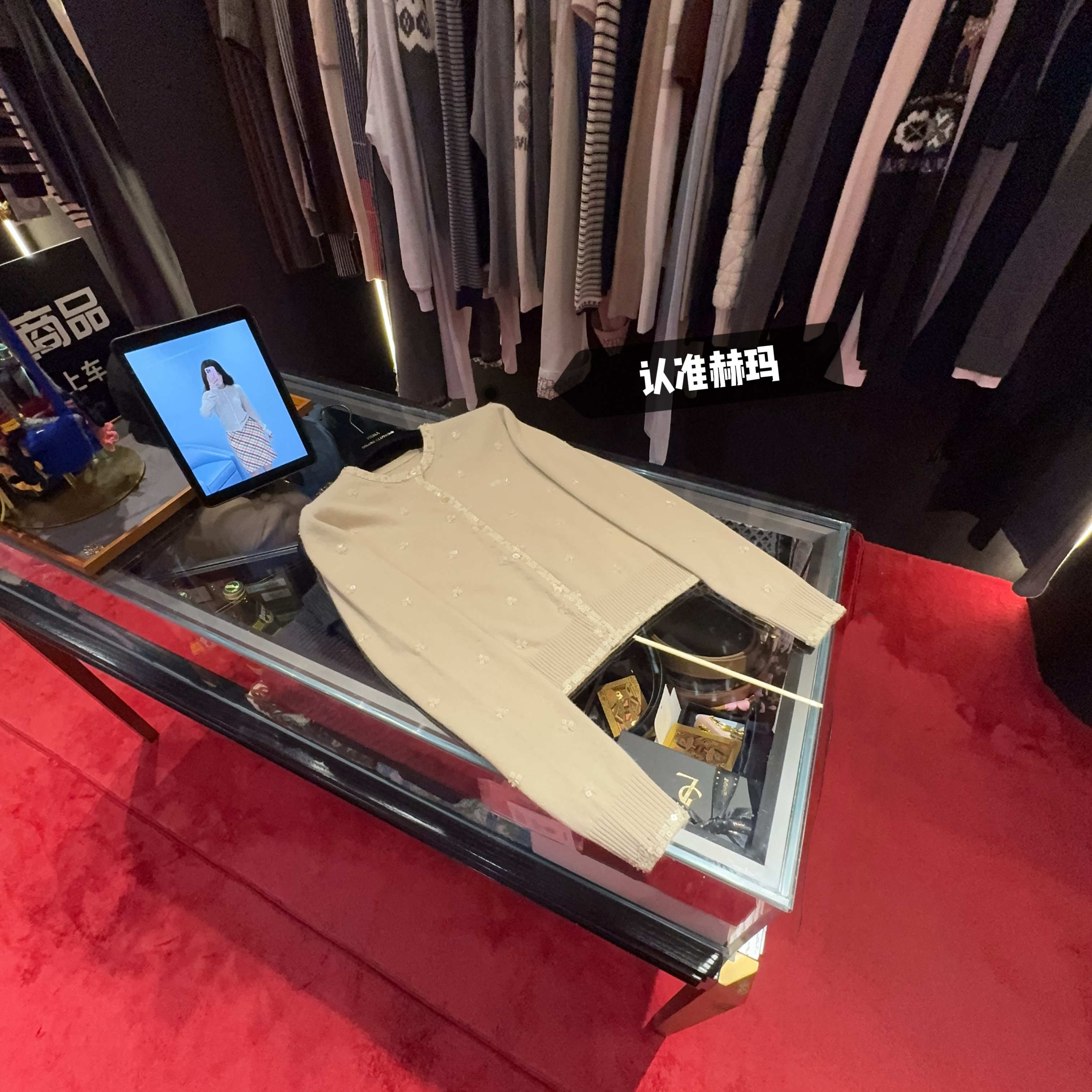 认准赫玛 SS26 早春雪白色度假系列手工钉珠羊绒开衫#1883上新