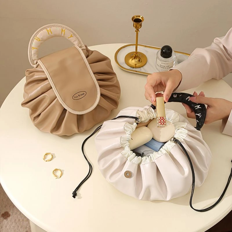 ins轻奢简约风化妆包大容量便携防水懒人收纳化妆包旅行包抽绳