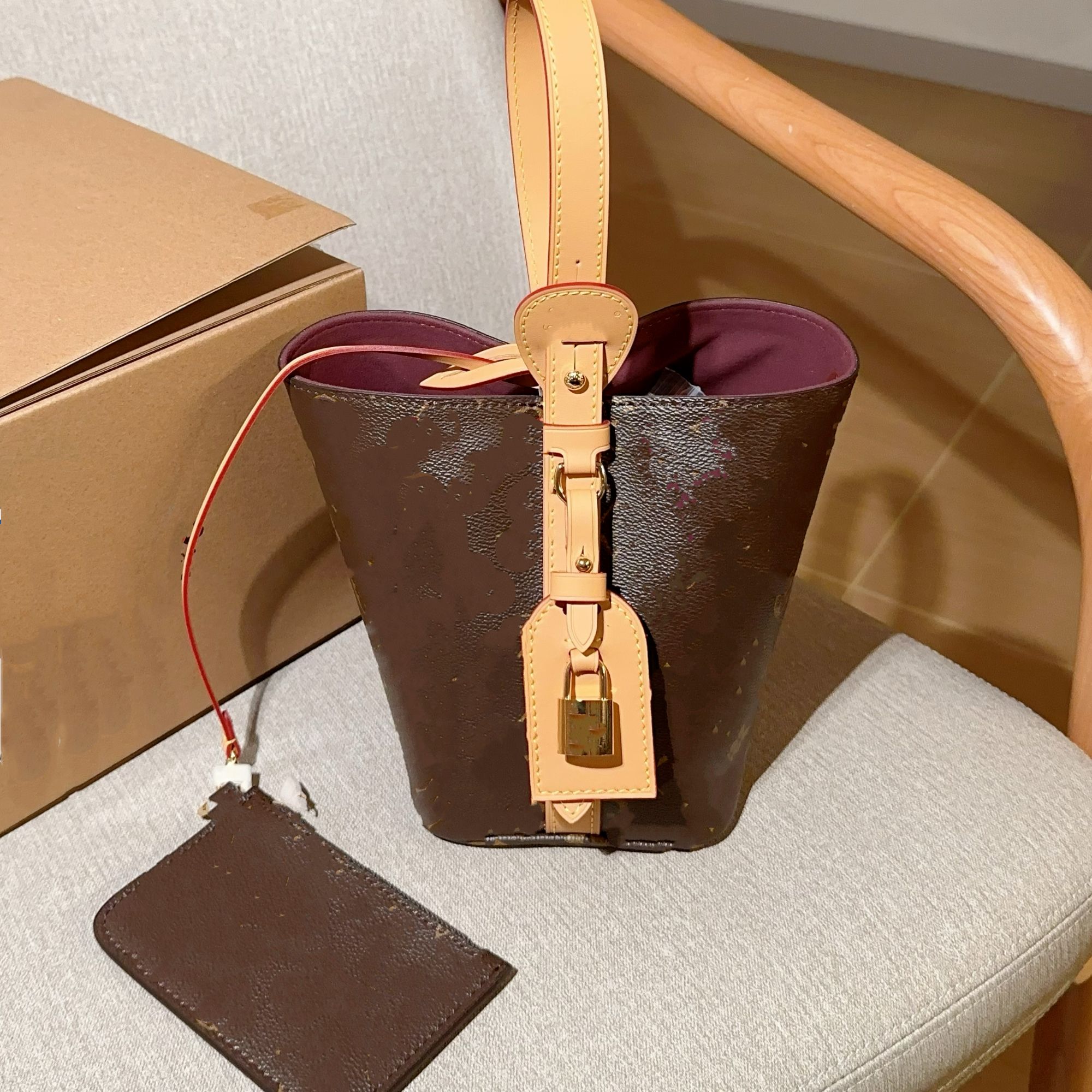 all in BB老花水桶18*16cm（里外标全对）现货带礼盒单肩包