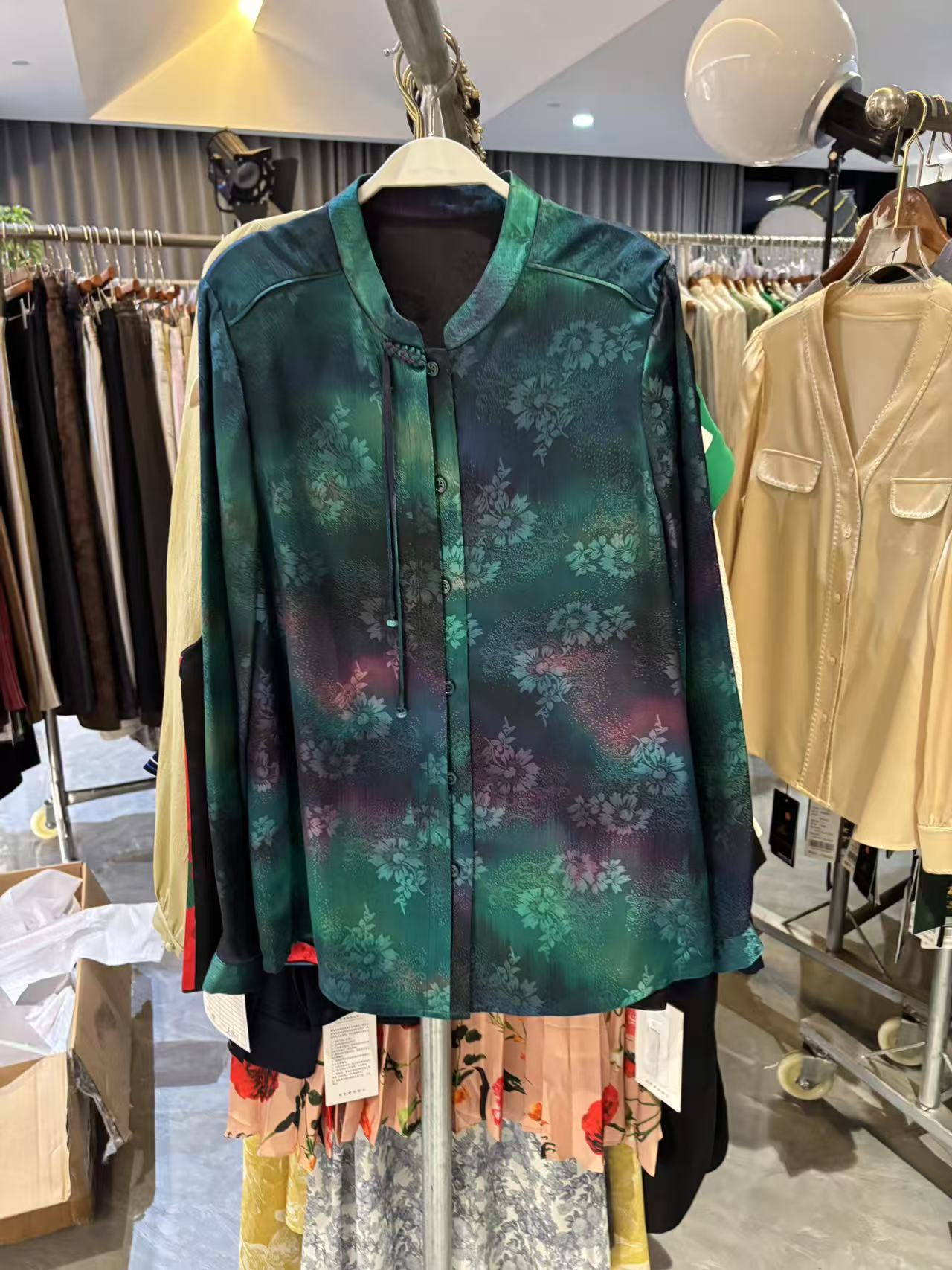 品牌桑蚕丝上衣A730