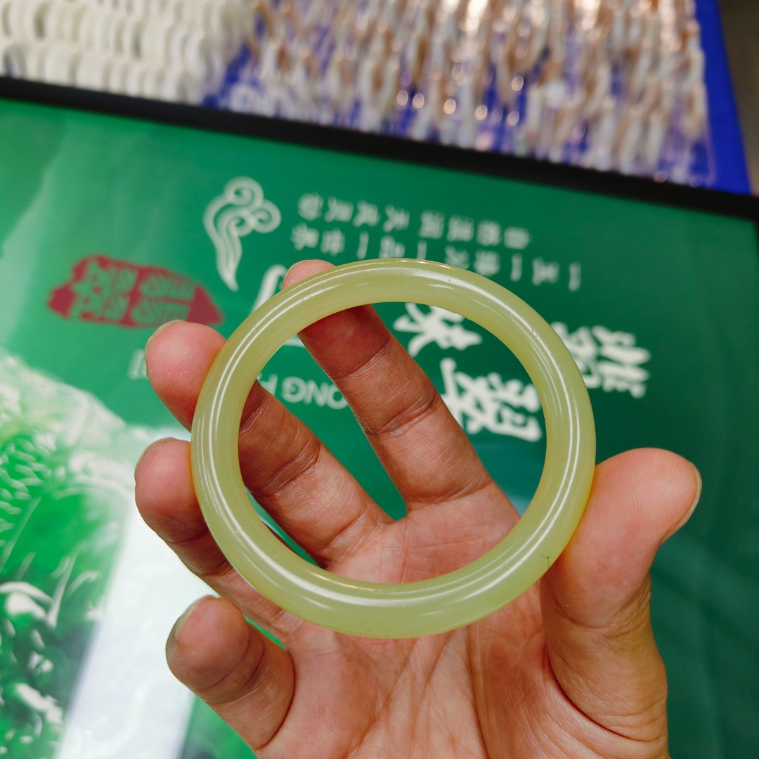 青白色手镯 天然玉石手镯 冰藕粉手镯 美人条手镯 实拍自然光