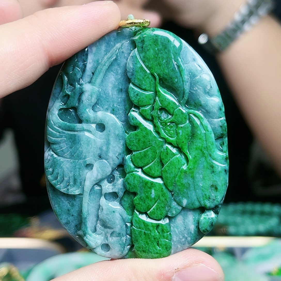 翡翠颈饰未镶嵌吊坠