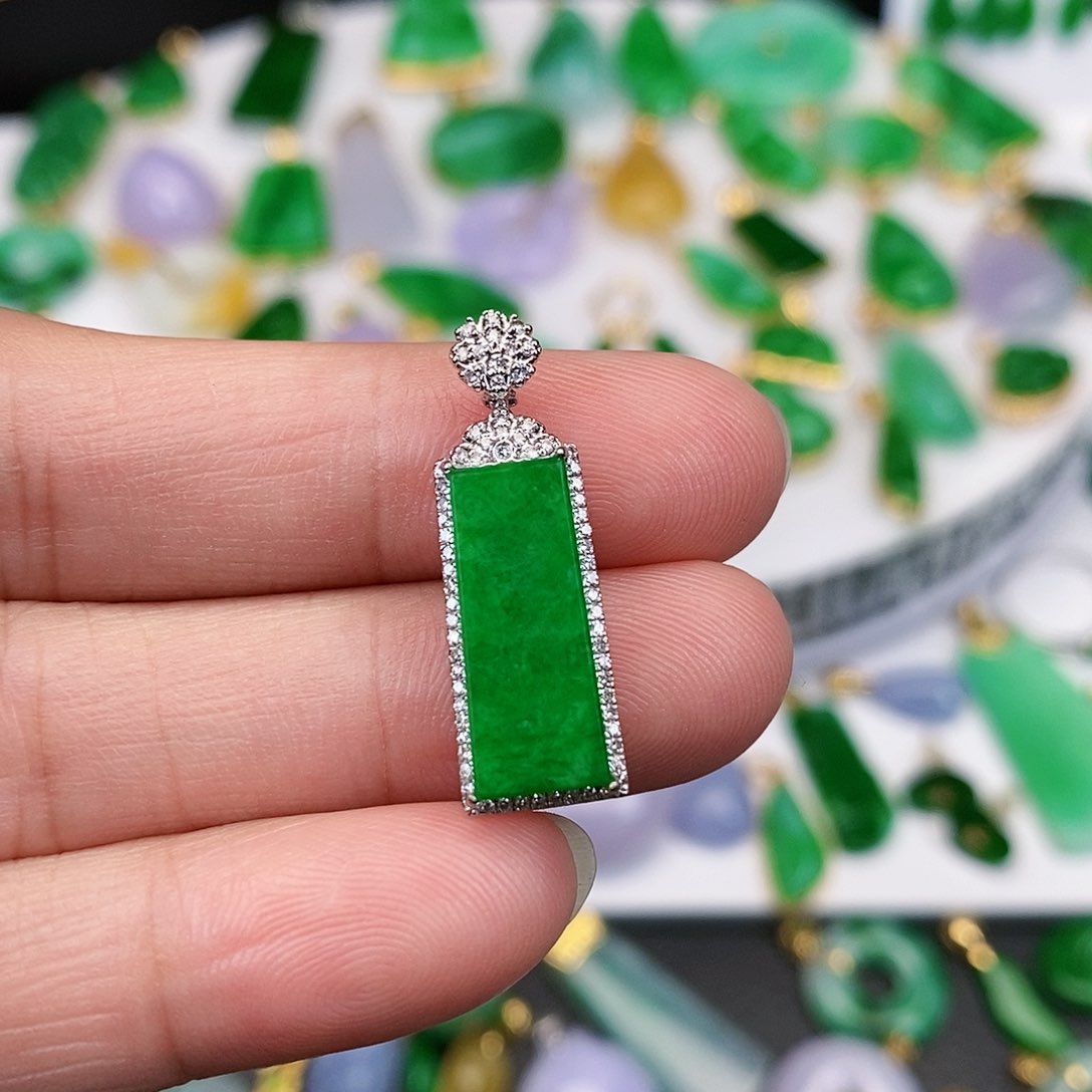 翡翠吊坠(不含链)18K金镶嵌