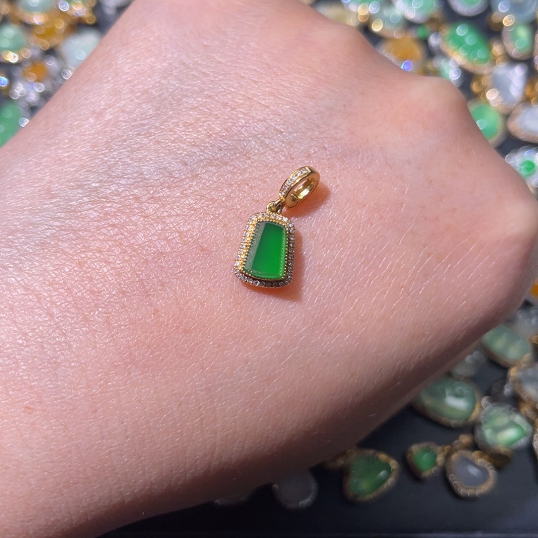 翡翠颈饰18K金镶嵌天然