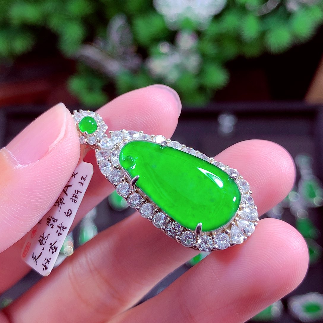 颈饰未镶嵌翡翠天然