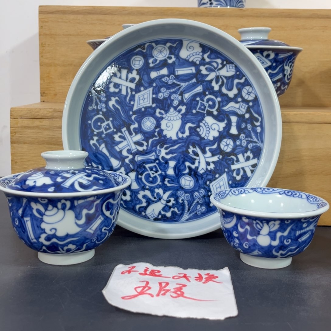 手绘仿元蓝底杂宝三件套