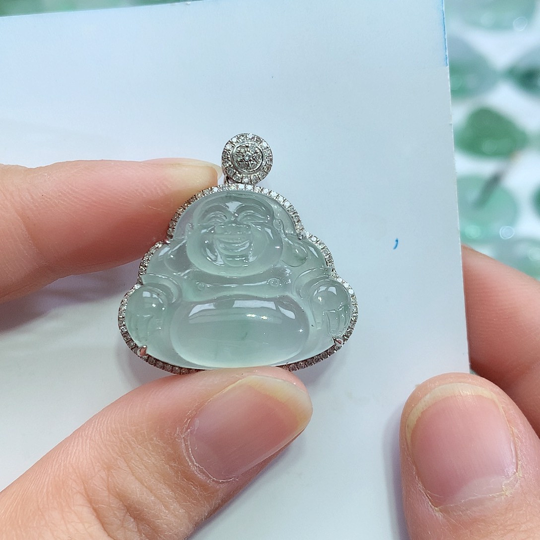 翡翠颈饰18K金镶嵌佛