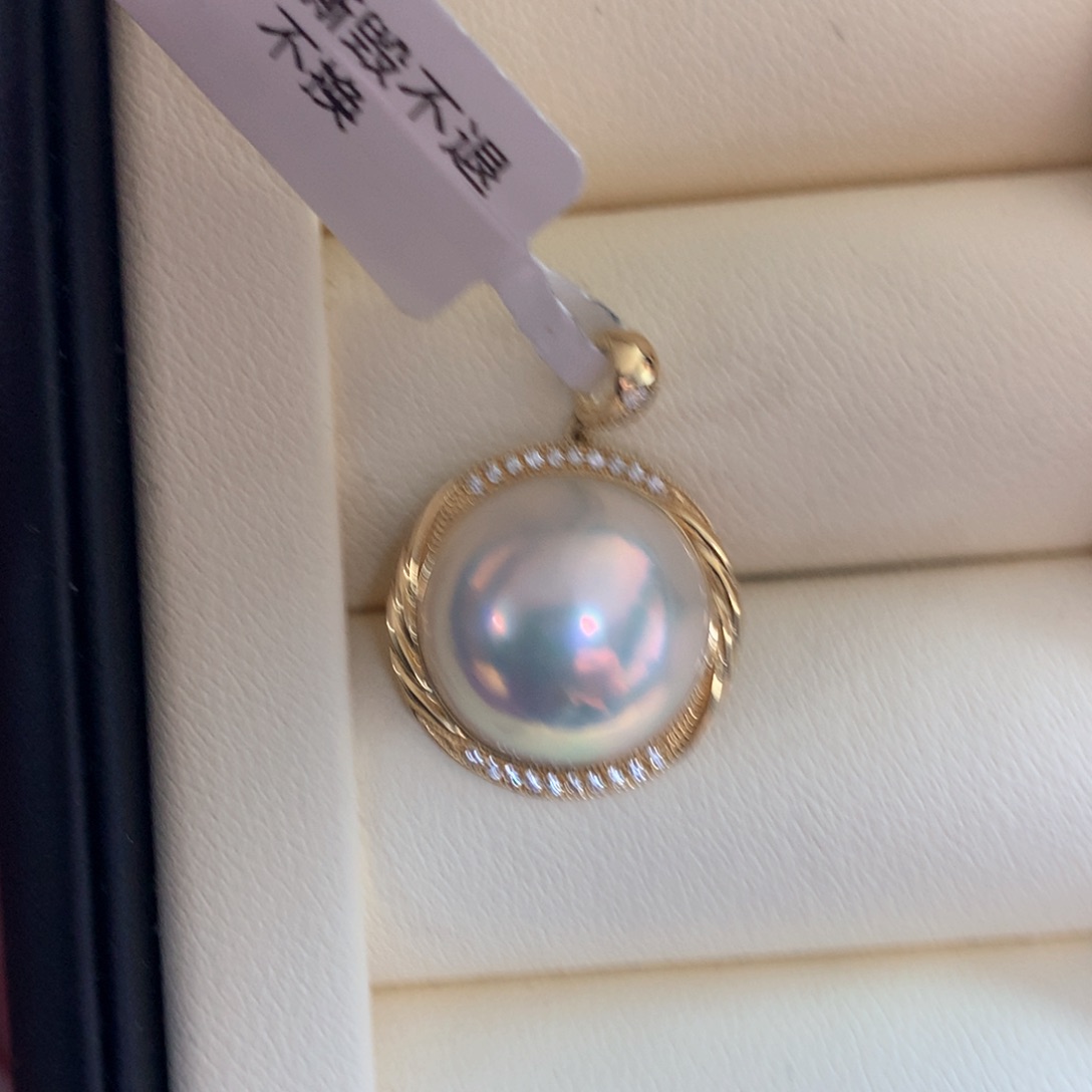 拼合珍珠（马贝珠）颈饰18K金镶嵌