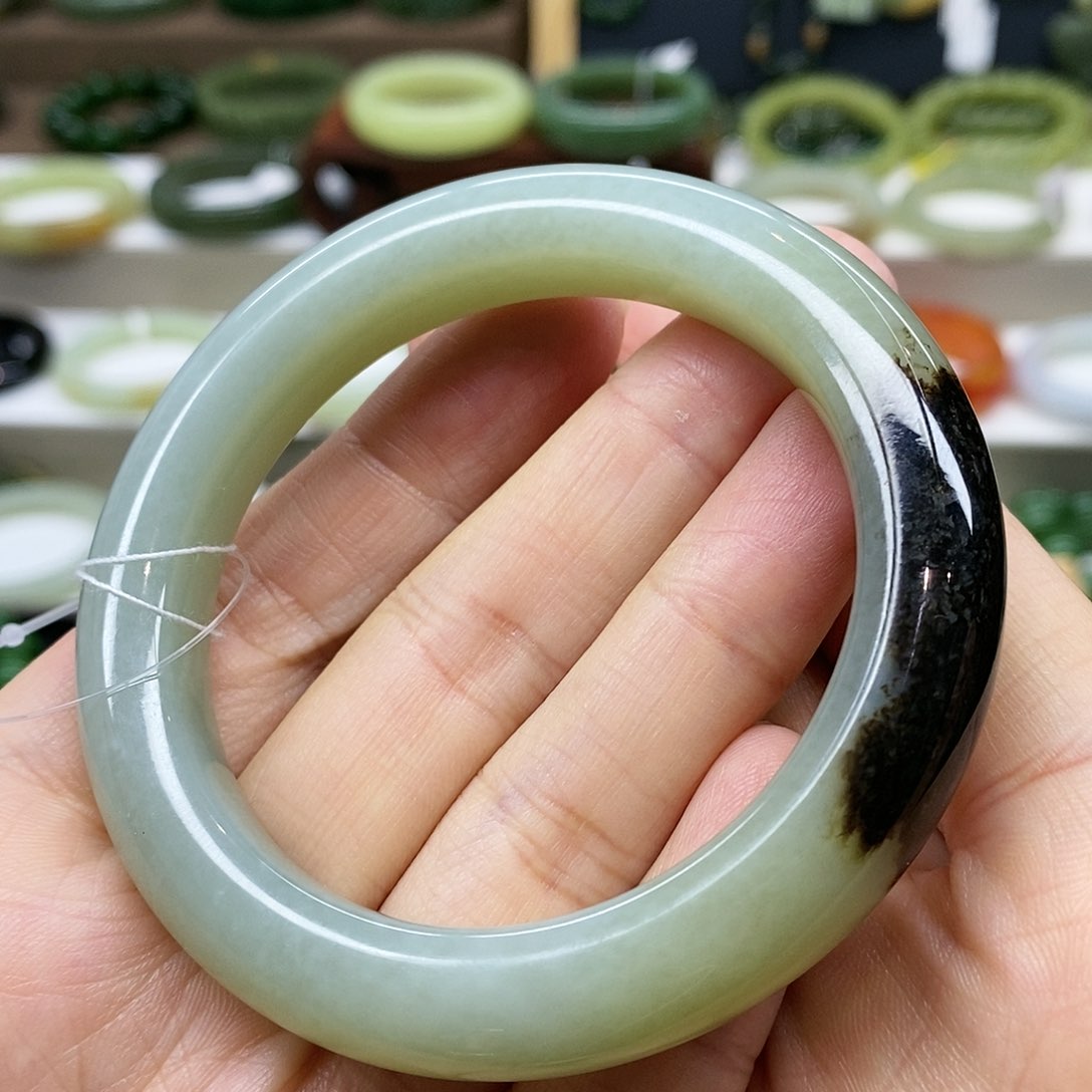 【闪购商品】未镶嵌手镯和田玉