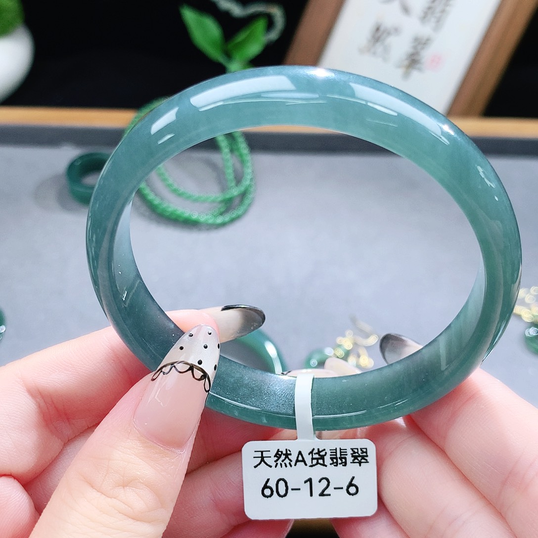 翡翠手镯（圆镯）未镶嵌