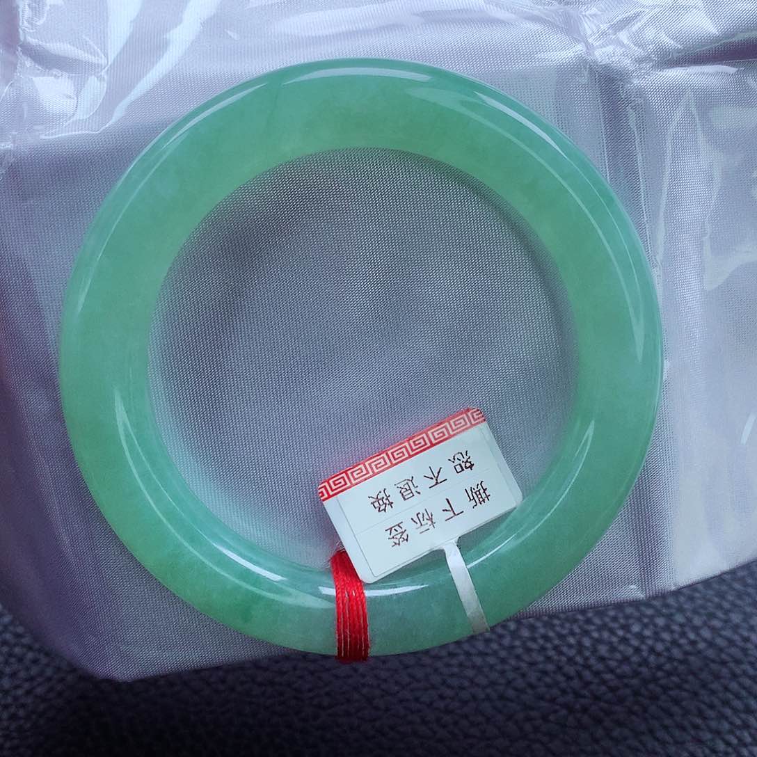 翡翠手镯未镶嵌56.7葡萄甜绿